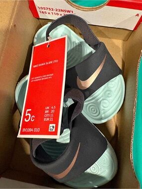 Nike Kawa Slide Sandals in Black & Mint with Bronze Swoosh (Toddlers') 5c